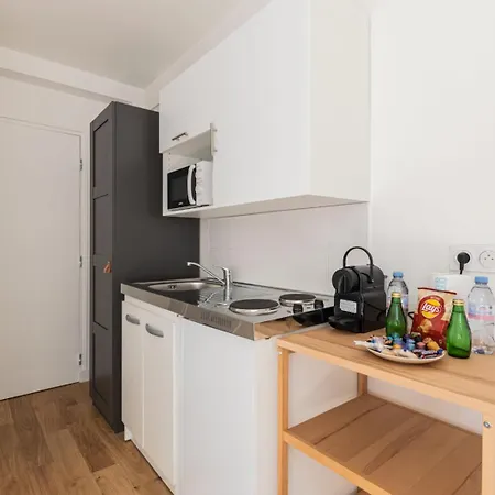 Elegant In Avenue Kléber, 16th Paris