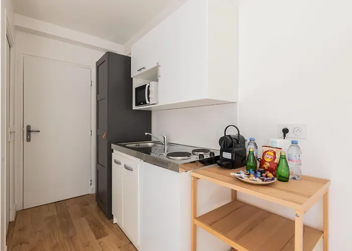 Elegant In Avenue Kléber, 16th Paris